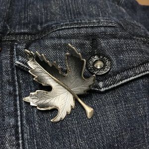 🍁 Leaf Vintage Pin Brooch Flare 80’s 90’s